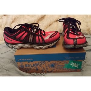NIB BROOKS PureFlow2 WOMEN RUNNING/ATHLETIC SHOES
